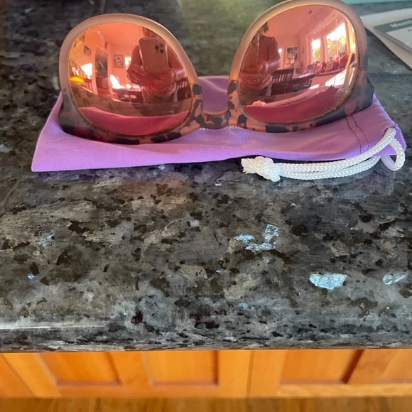 Blenders Heart Rush Eyewear Polarized Sun Glasses - Picture 9 of 11